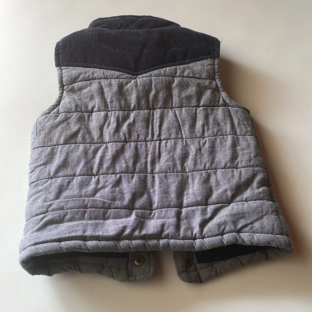 Genuine kids from OshKosh B’Gosh size 18 month vest, gray and navy blue